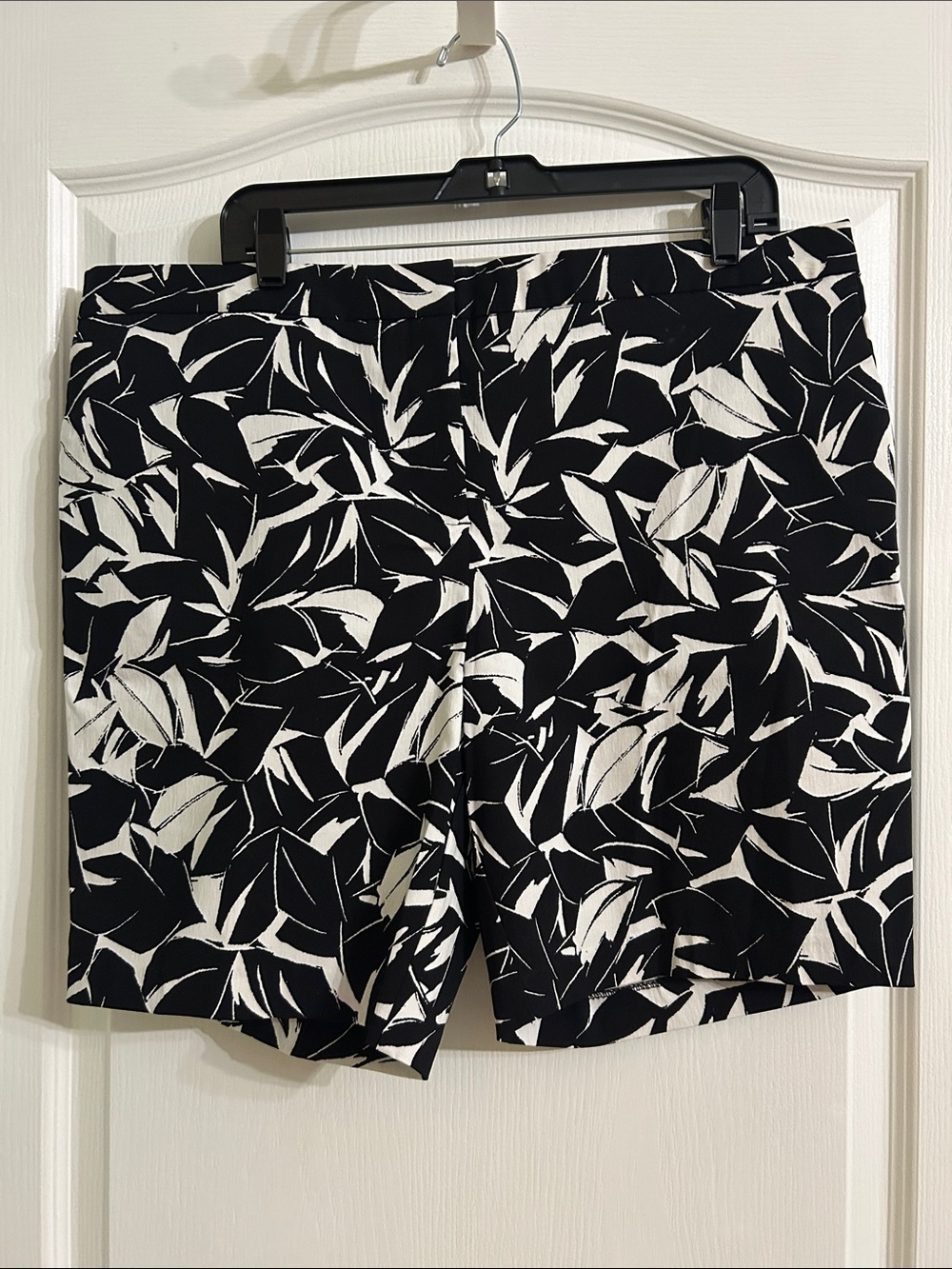 Mario Serrani Black and White Leaf-Print Bermuda Shorts